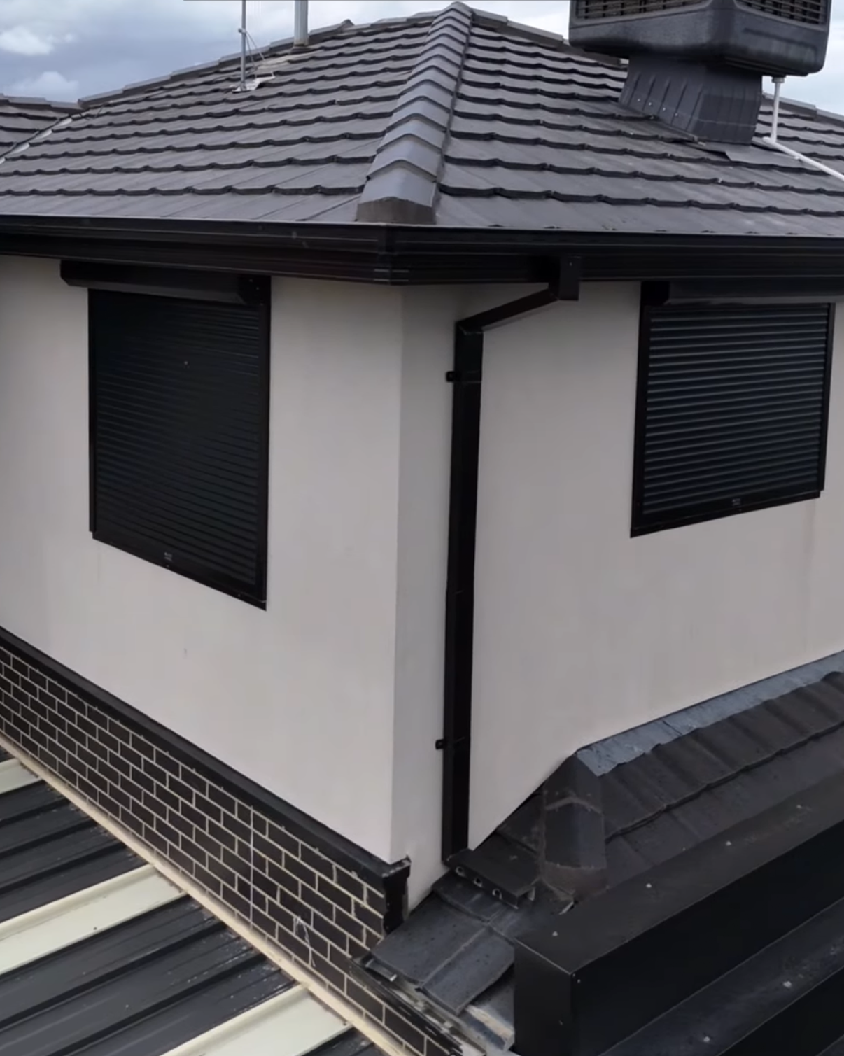 Shutter fitting close-up